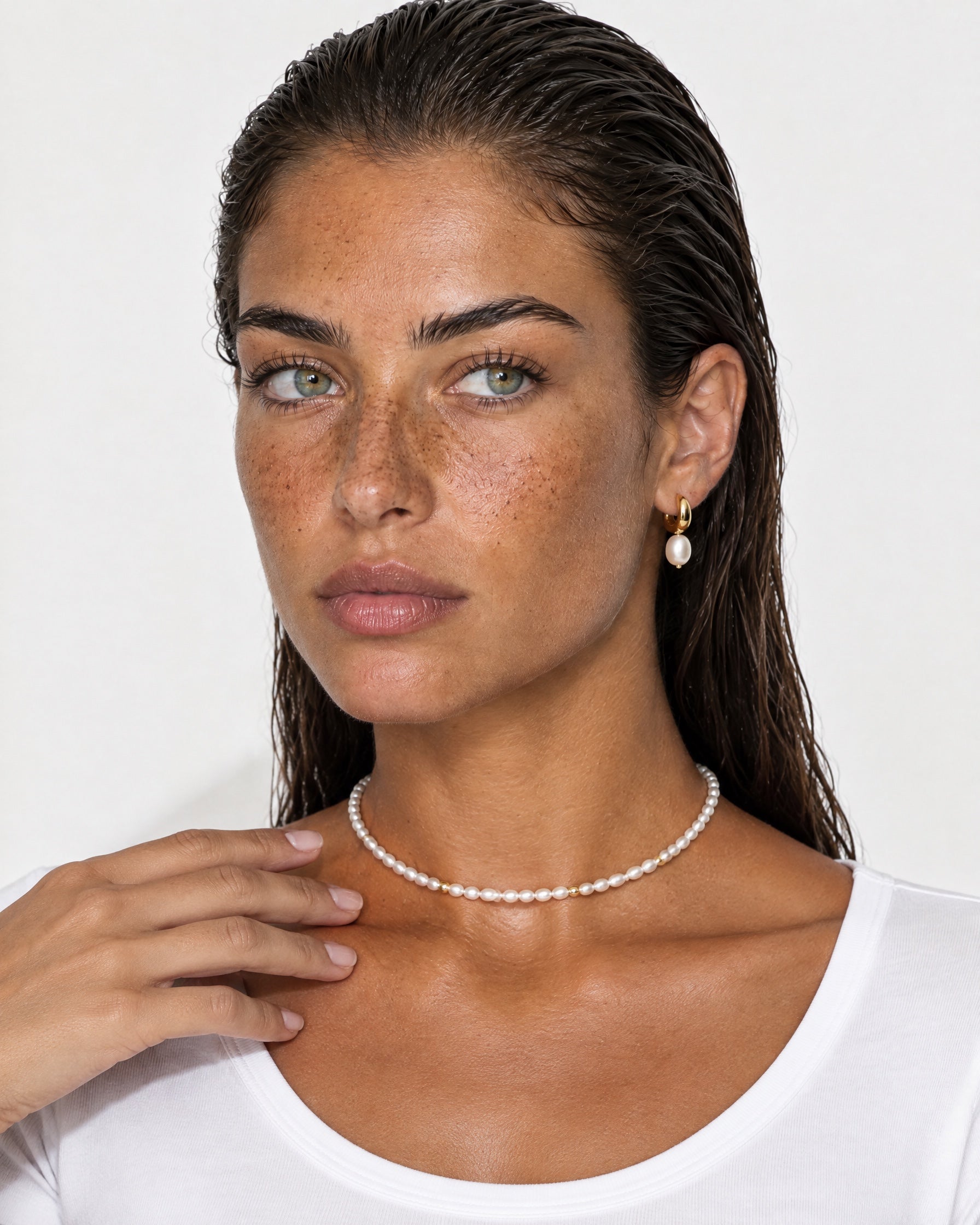 Faux Pearl Choker Necklace Gold Tone Beads