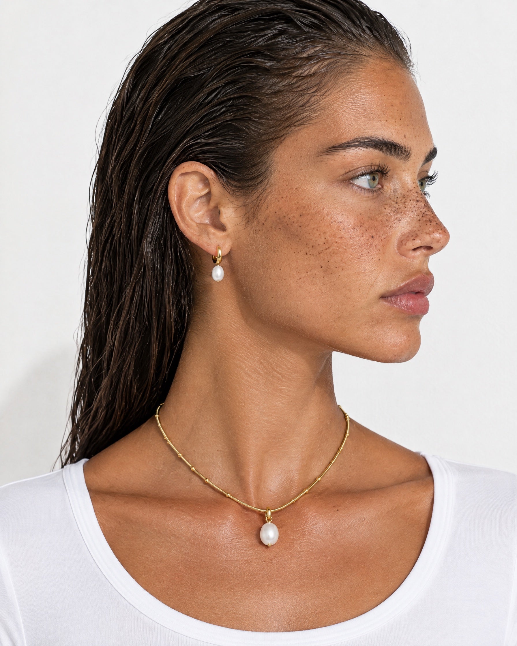 Faux Pearl Pendant Necklace Gold Tone Chain